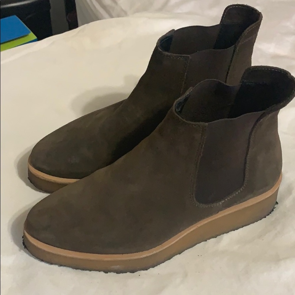 Shoe boots